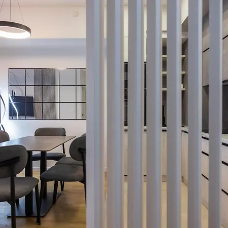 Grand Vardar Premium, Lux