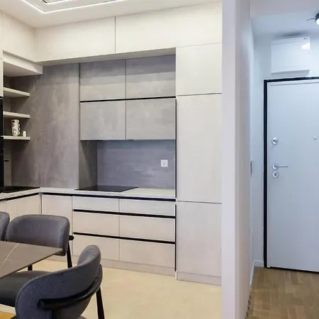 Grand Vardar Premium, Lux